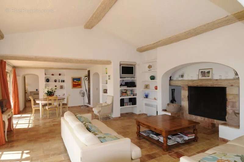 Maison à TOURRETTES-SUR-LOUP