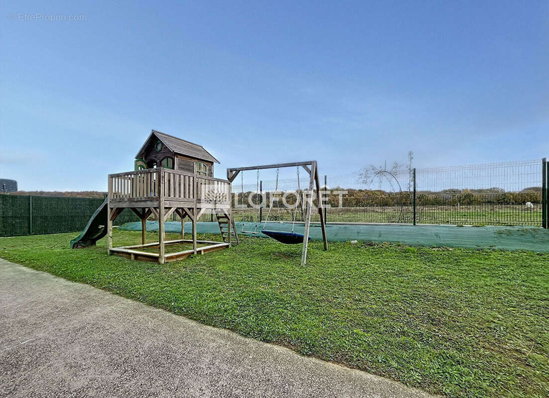Maison à COURCELLES-SUR-SEINE