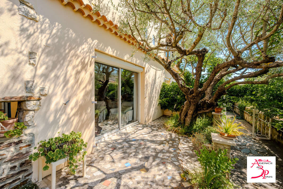 Maison 175 m² à Pierrefeu-Du-Var  - photo 2