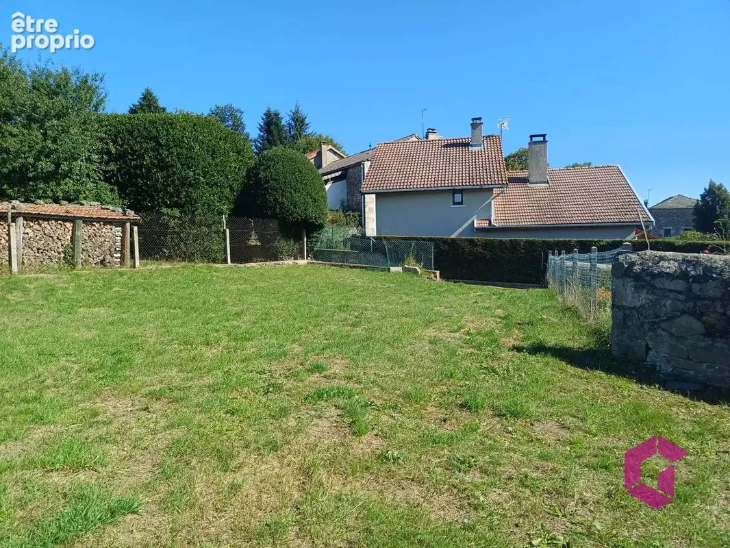 Maison de bourg de 390m2 env. sur 969m2 de terrain. - photo 7