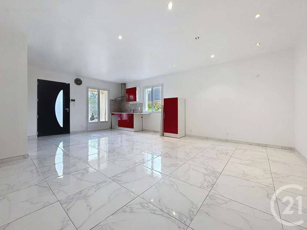 Maison à LA CHAPELLE-SAINT-LUC