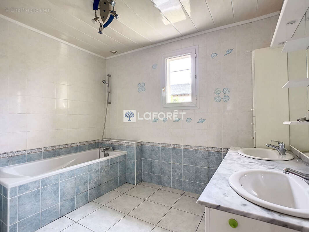 Maison à ALBARET-SAINTE-MARIE