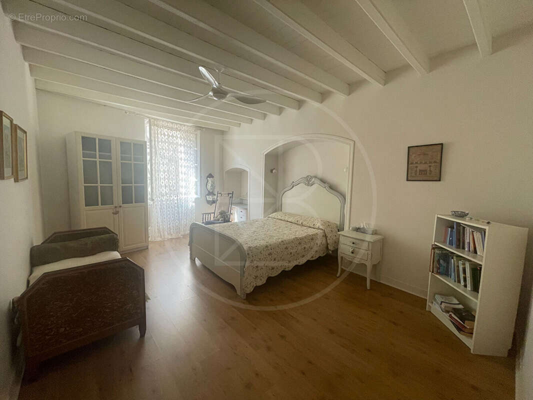 Elégante maison de ville de quatre chambres - photo 12