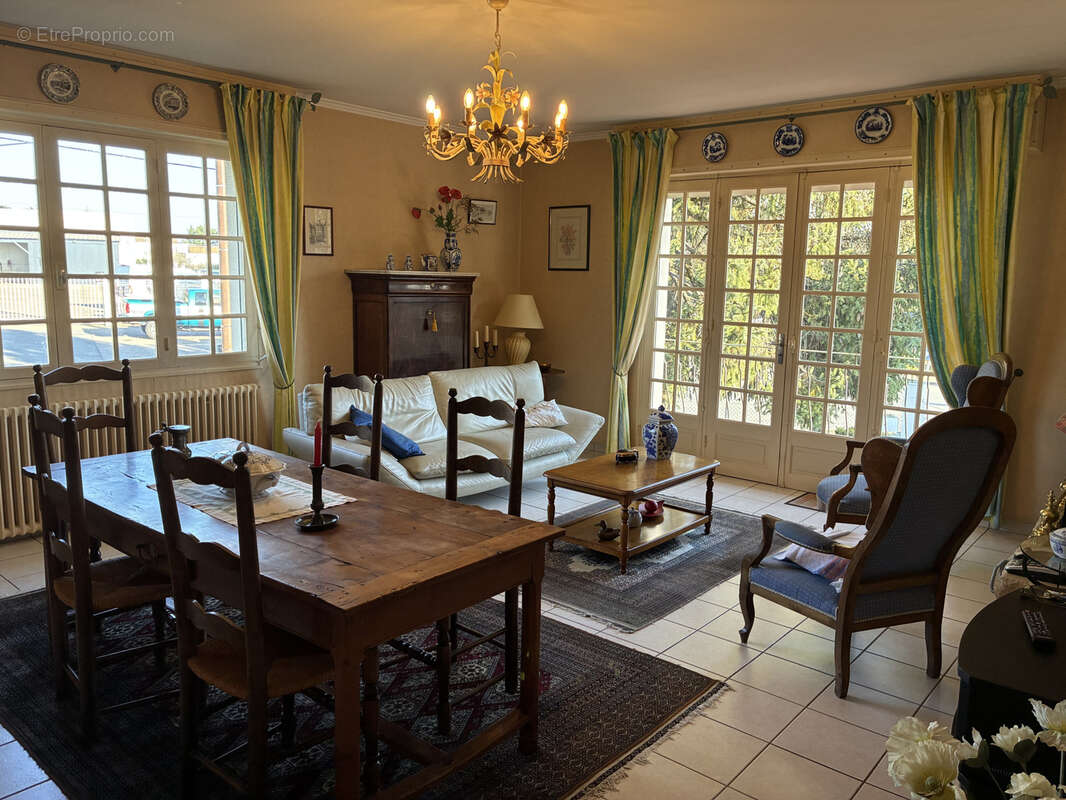 Maison à SAINT-MAGNE-DE-CASTILLON