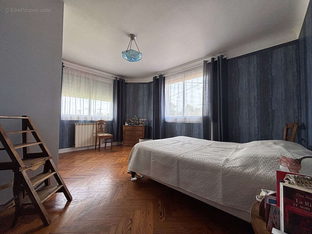 LESCAR QUARTIER TOUZANNE  Maison 7 pièces de 219m² / terrain divisible - photo 5