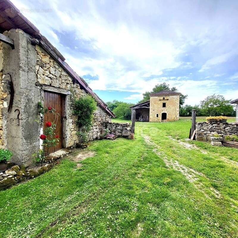 Maison à SAINT-CLAR
