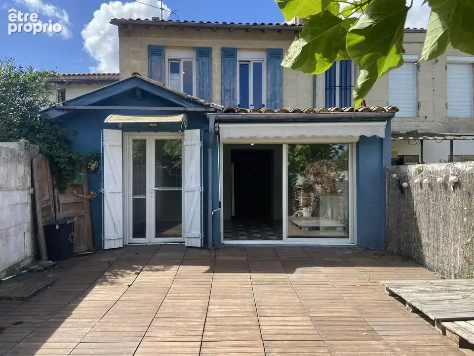 PAUILLAC CENTRE MAISON DE VILLE 1 ETAGE 3 CHAMBRES, JARDIN, 2