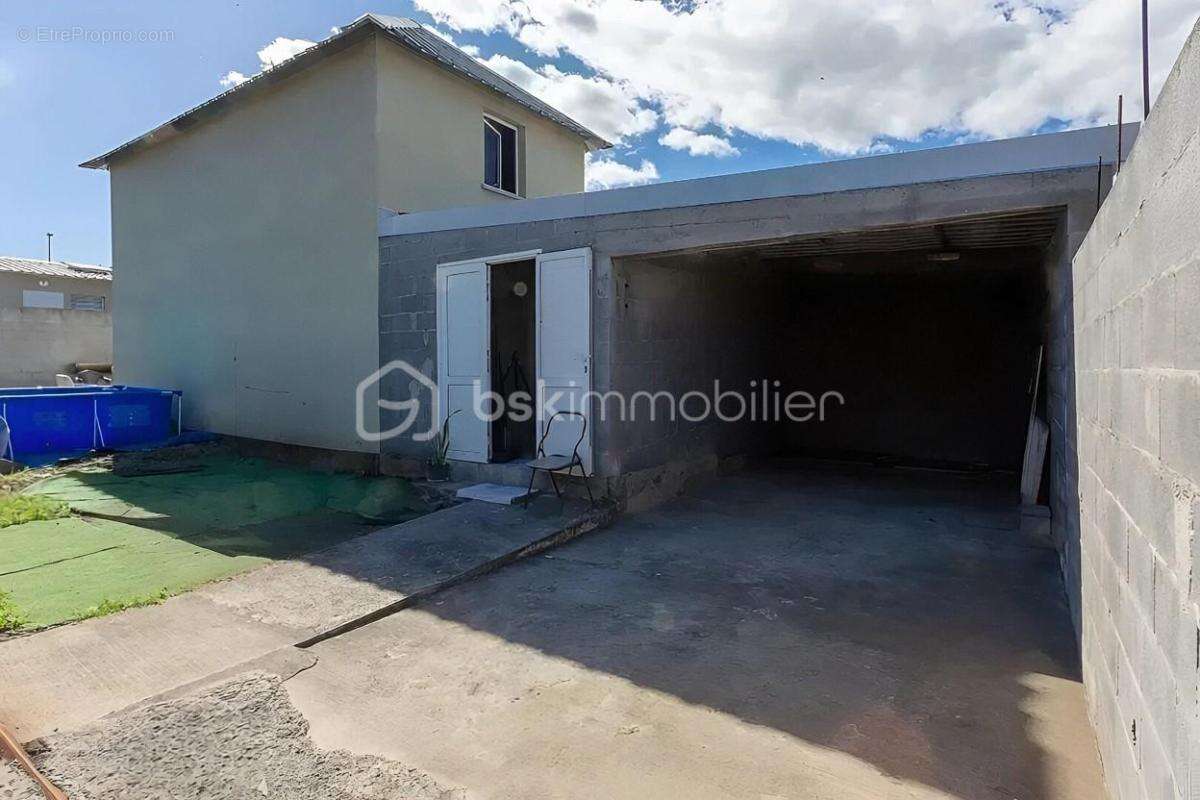 Maison F4 de 110 m² à Saint-Pierre (Basse-Terre) : une opportunité à saisir rapidement ! - photo 2