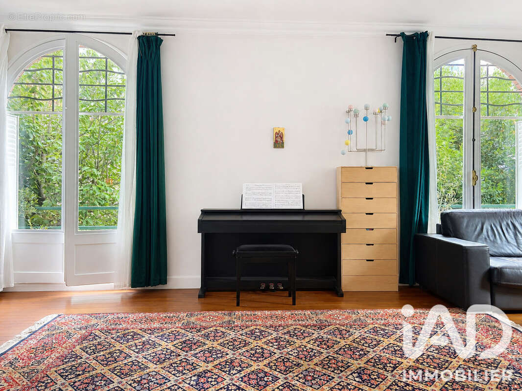 Maison 127 m² à Le Mesnil-Le-Roi  - photo 7
