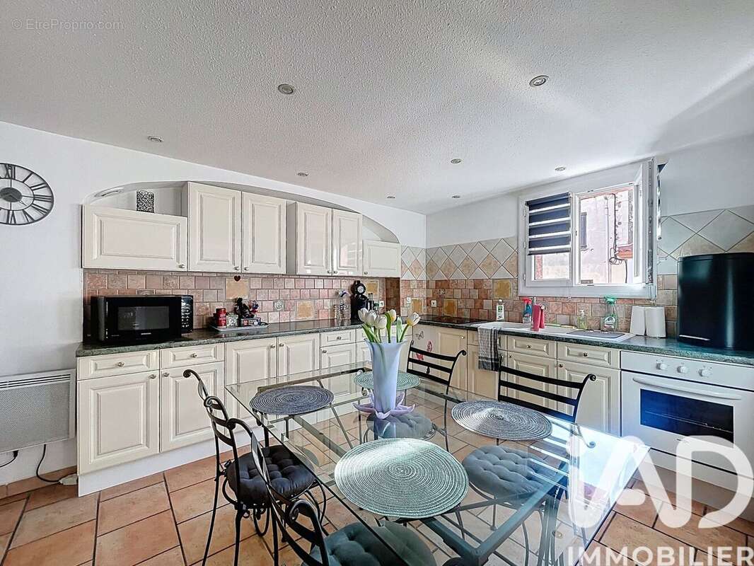 Maison 104 m² à Saint-Laurent-De-La-Salanque  - photo 3