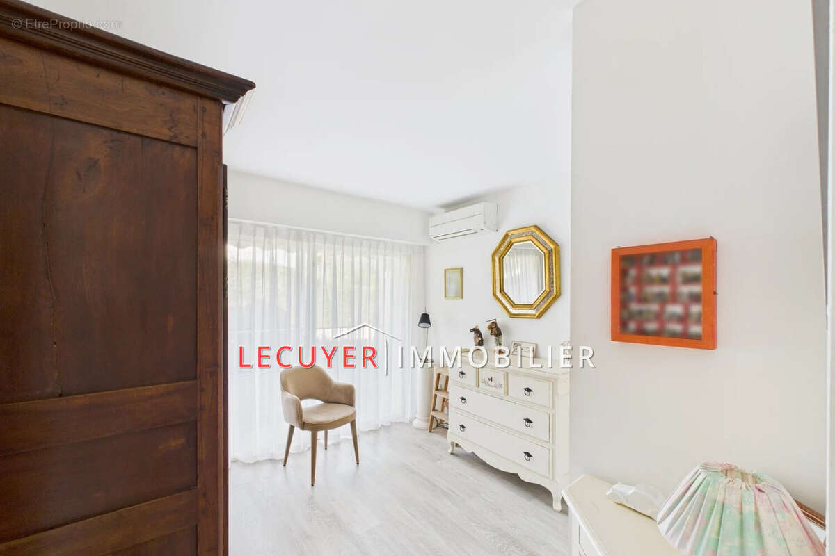 Appartement à VALLAURIS