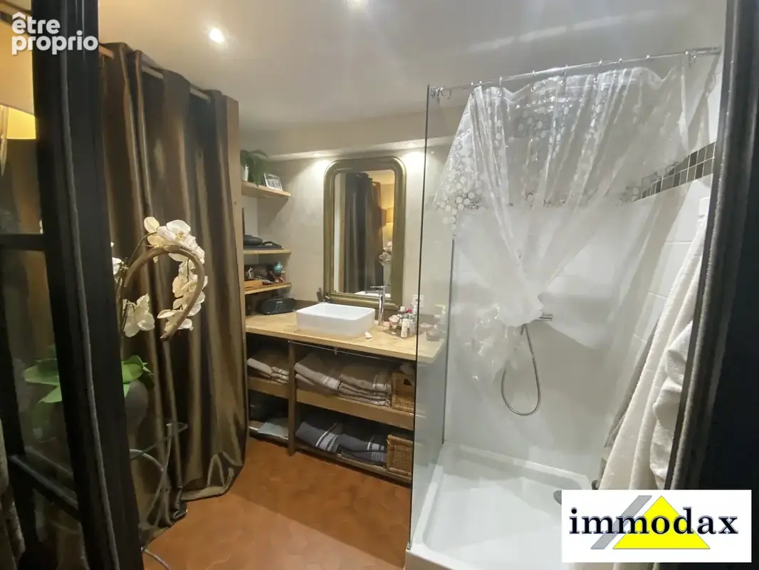 SALLE DE DOUCHE RDC