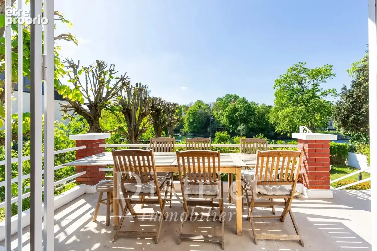 Belle propriété sur les bords de Marne. Maison de 432 m² sur 917 m² de terrain. - photo 12