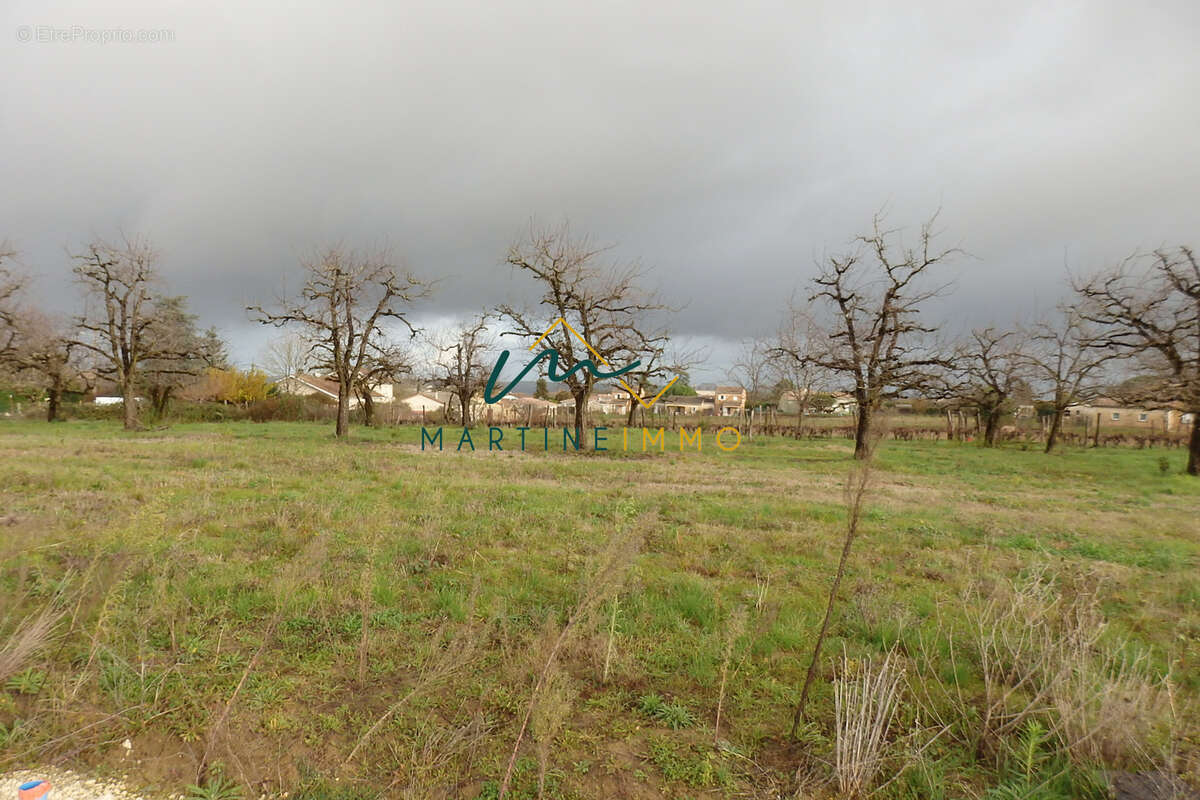 Terrain à LEVIGNAC-DE-GUYENNE