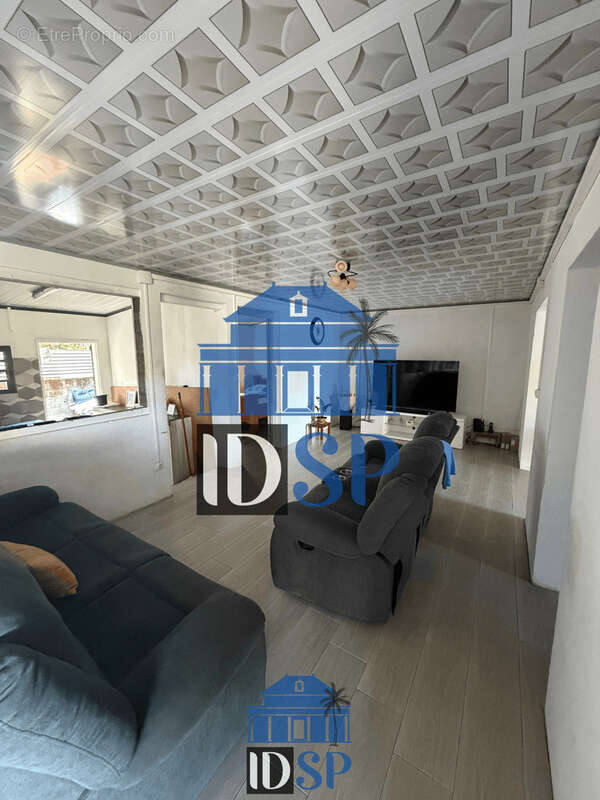 Maison de 95m2 sur terrain de 187m2- SAINT JOSEPH - photo 4