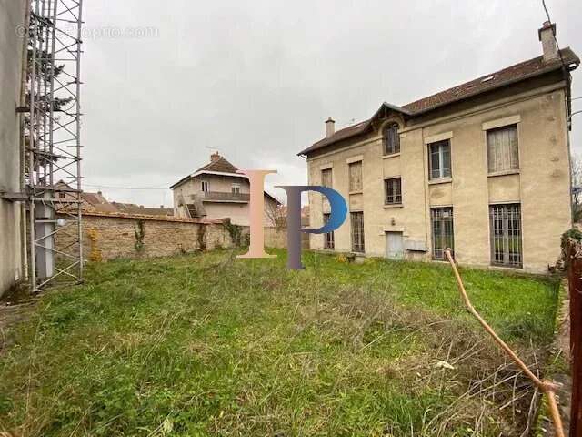 Appartement à LA CLAYETTE