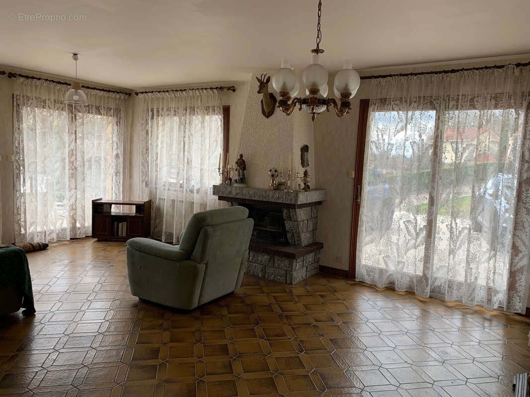 Maison à SAINT-CLAIR-DE-LA-TOUR