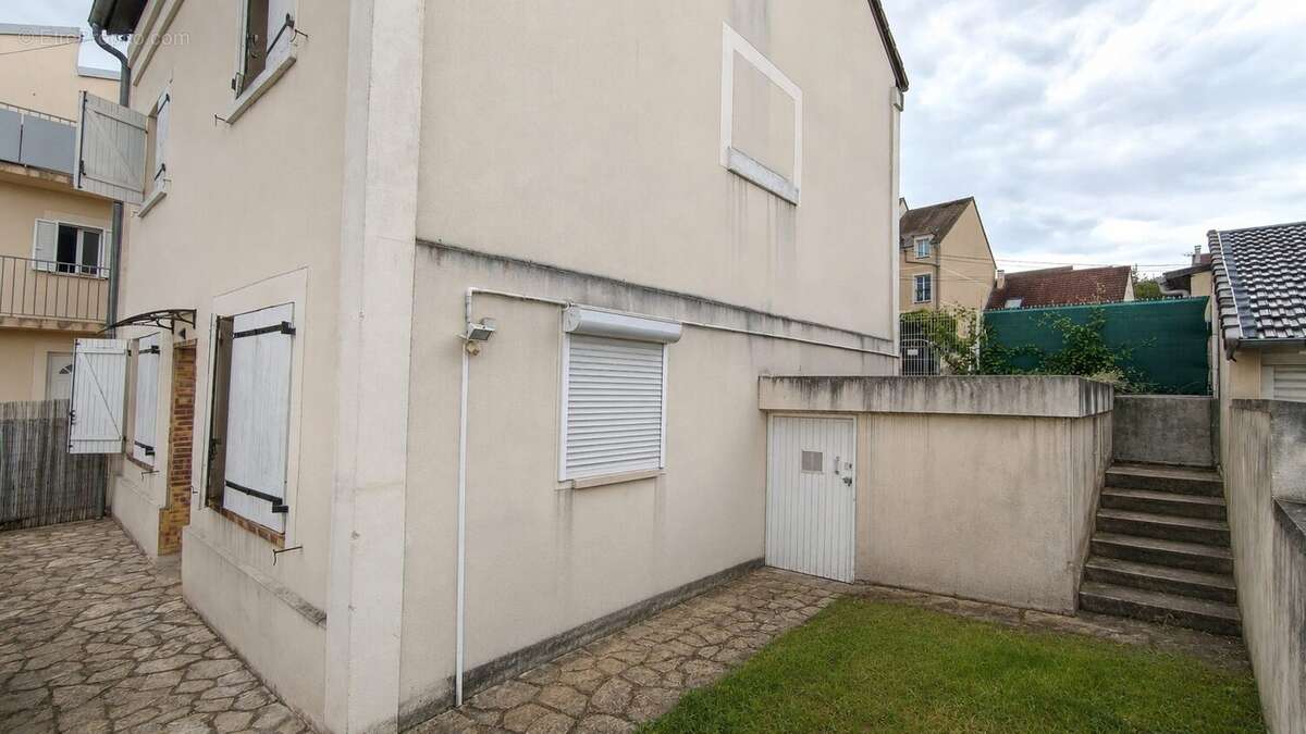jardin cour - Appartement à VILLENOY