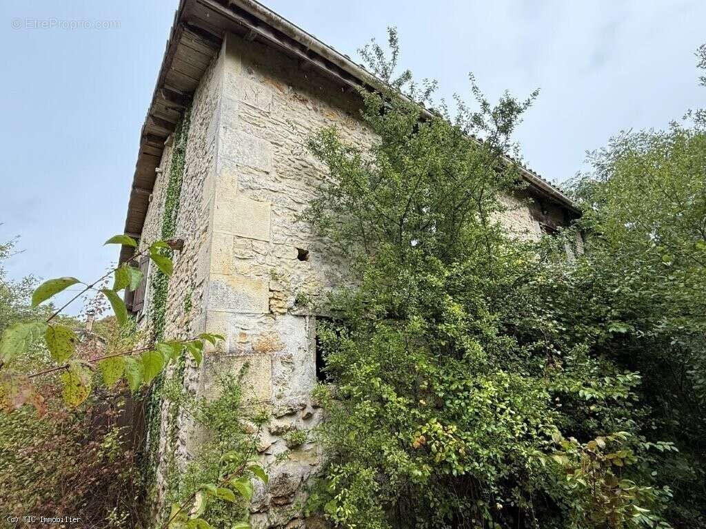 Maison à VERTEUIL-SUR-CHARENTE