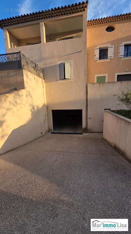 Parking à PUGET
