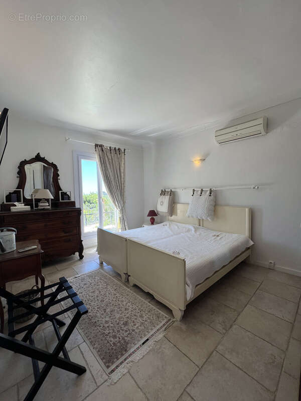 Maison à TOURRETTES-SUR-LOUP