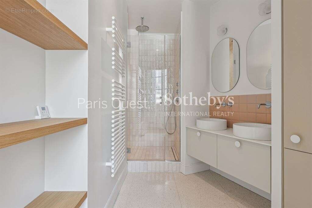Appartement à PARIS-17E