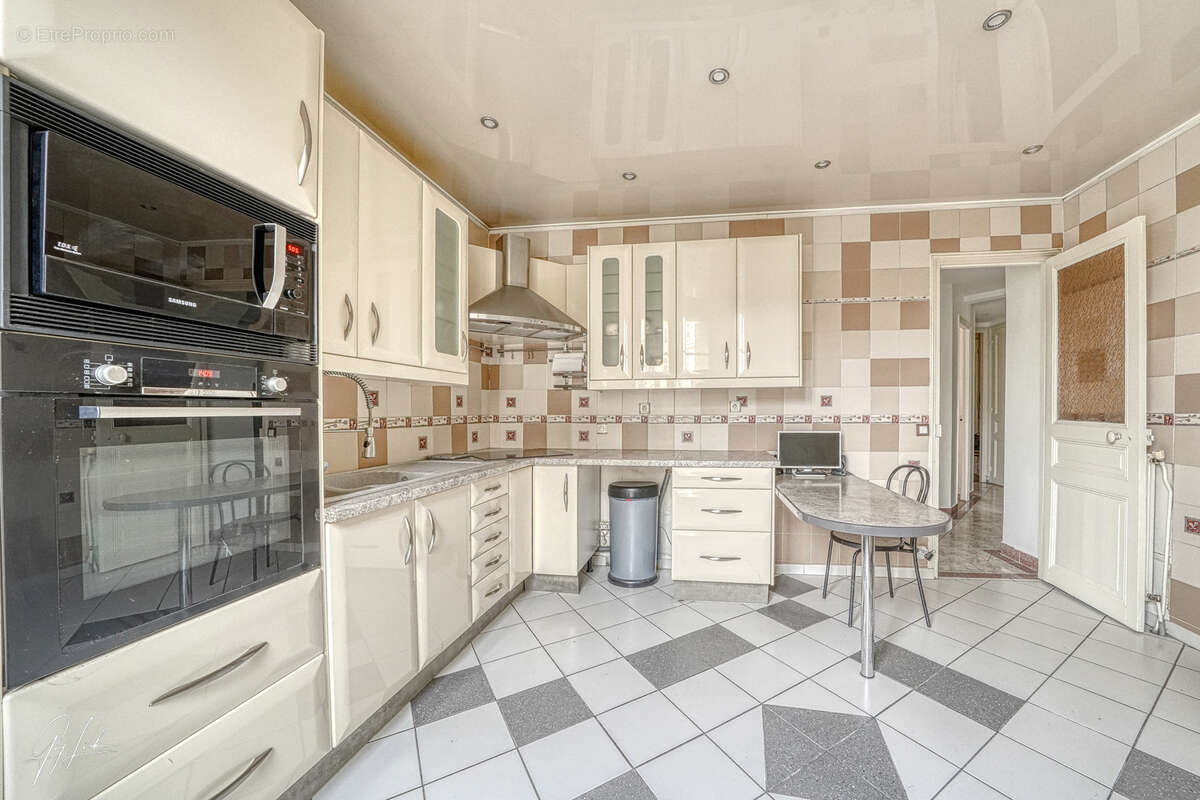 Appartement à PARIS-20E