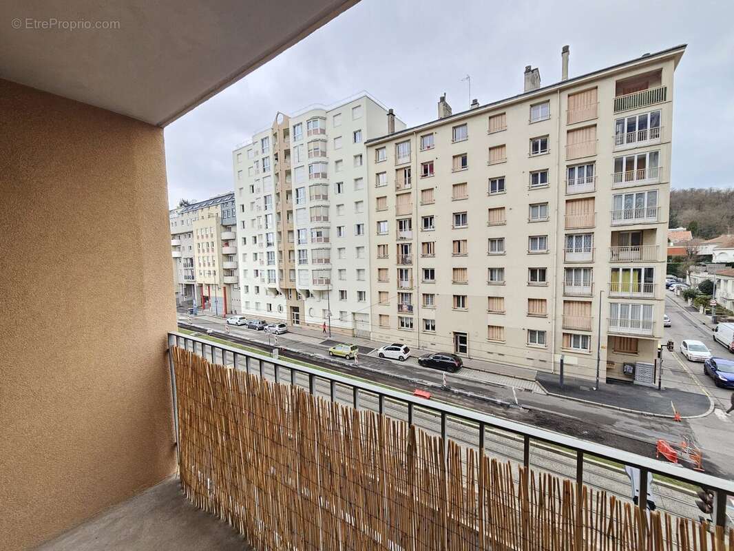 Appartement à SAINT-ETIENNE