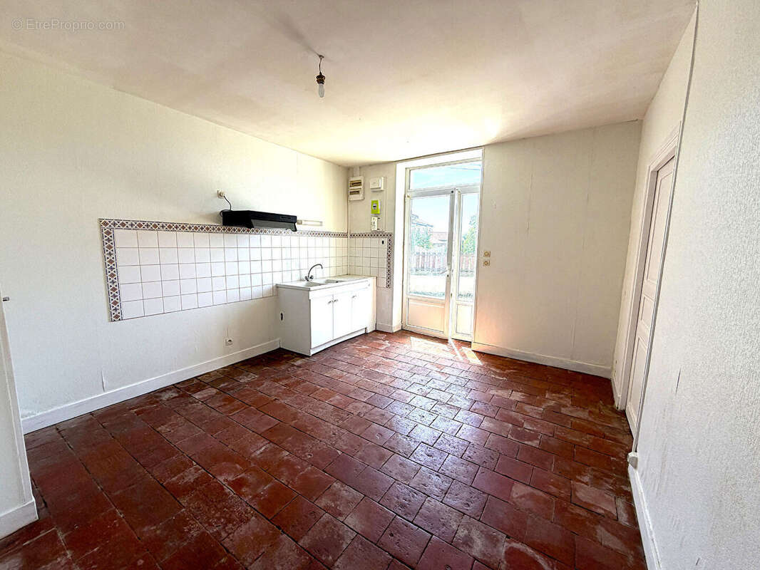 Maison de 83m² habitables avec 2 chambres, dépendances et jardin de 1393m² - photo 2