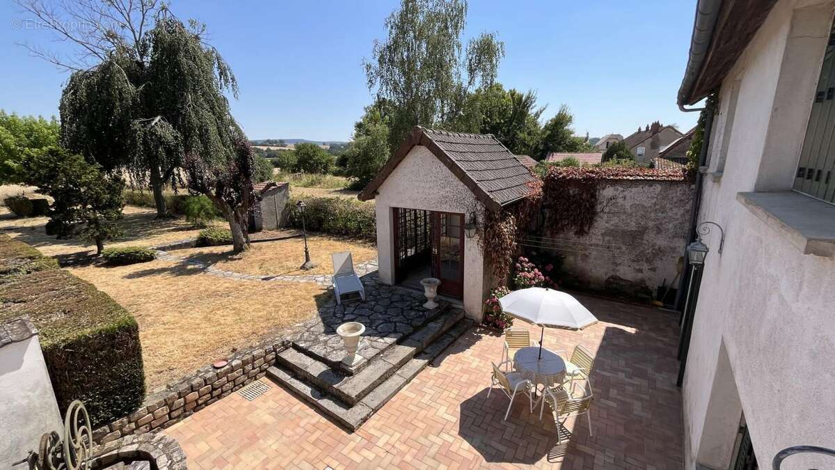 Maison à DRACY-SAINT-LOUP