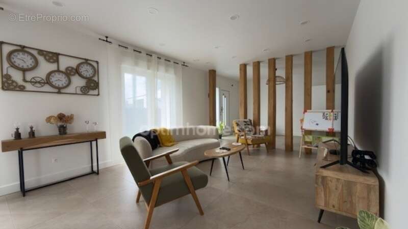 Maison familiale rénovée avec prestations haut de gamme – DPE A – Piscine chauffée– Environnement privilégié  - photo 8
