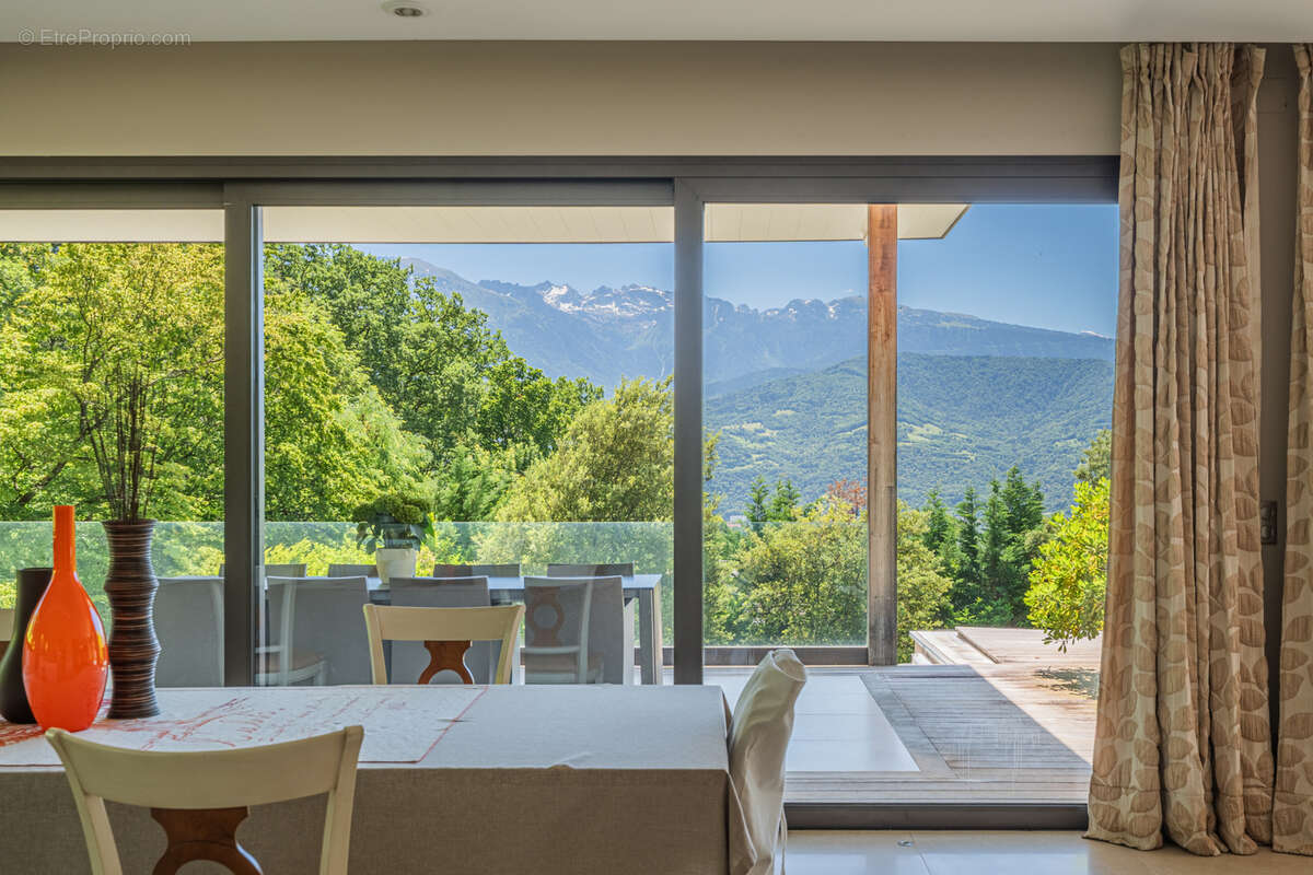 Maison à MEYLAN
