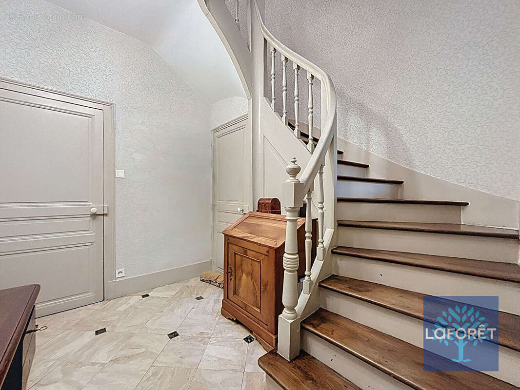 Maison bourgeoise de caractère - 185 m² - Gare à pied - photo 6