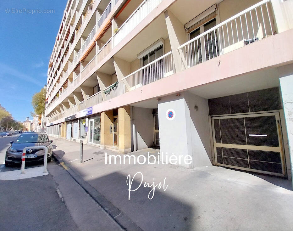 Parking à MARSEILLE-10E