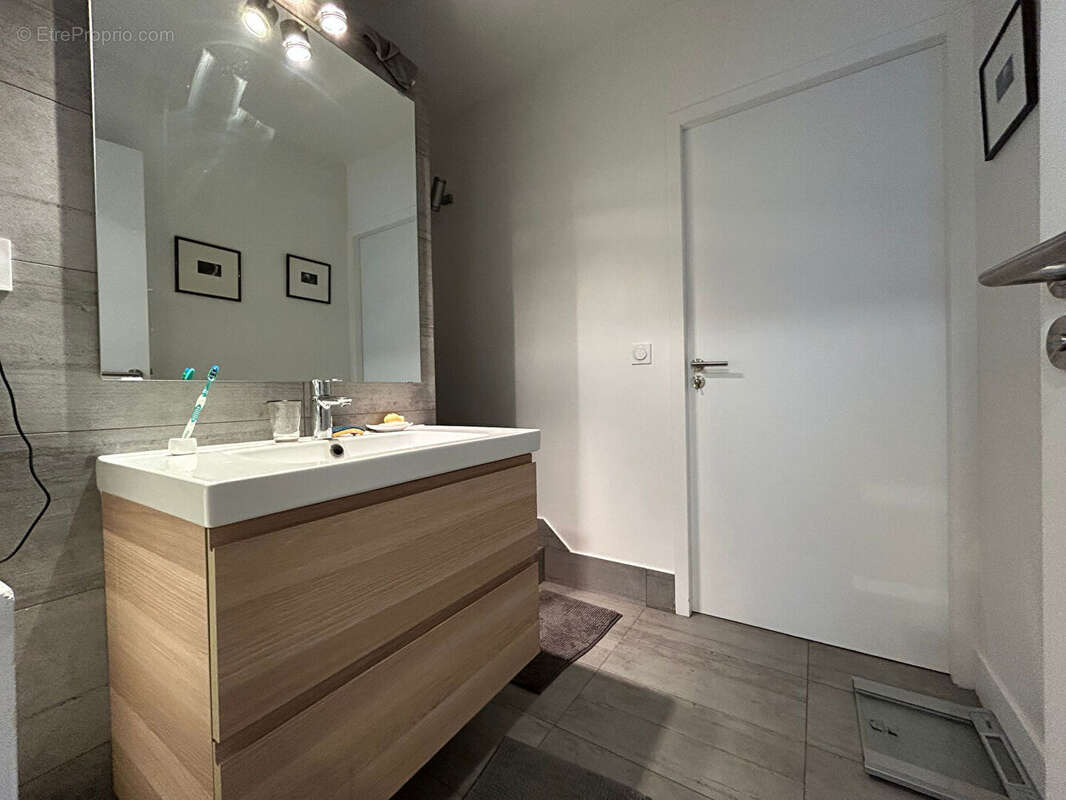 Appartement à PARIS-14E
