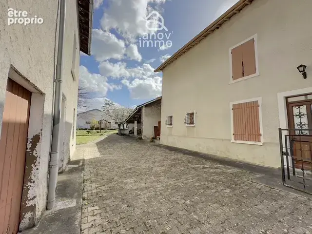 Maison de village avec dépendances et beau terrain   fort po - photo 4