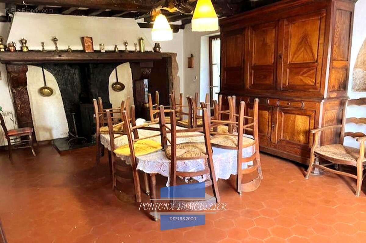 Maison à SAINT-PANDELON