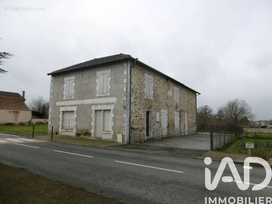 Photo 1 - Maison à BUSSIERE-POITEVINE