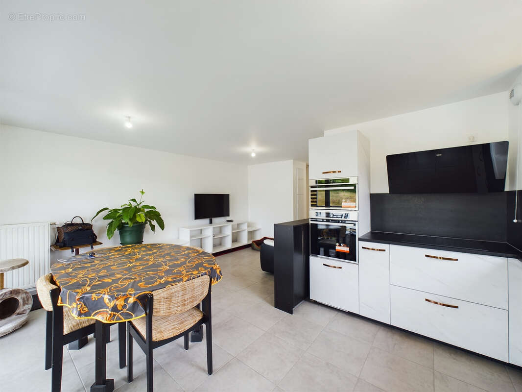 T4 récent de 76 m2 avec balcon, cave et vue dégagée   La Ravoire - photo 4