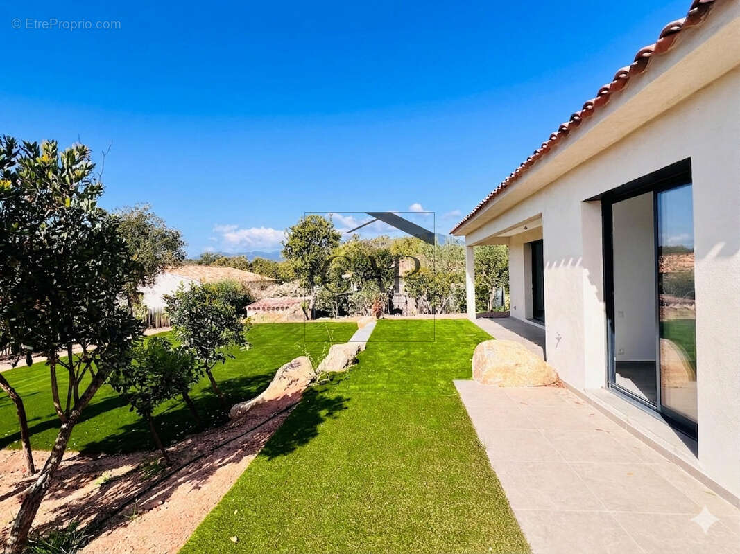 Villa individuelleT4 neuve de 114 m2 avec grand jardin   Sainte-Lucie de Porto-Vecchio   3-Bedroom - photo 10
