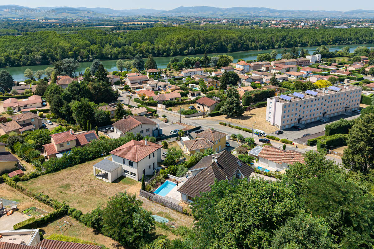 Maison à MONTMERLE-SUR-SAONE