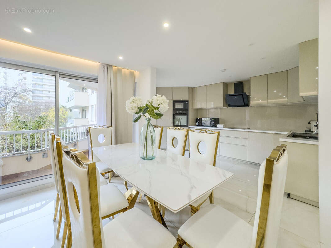 Appartement à COURBEVOIE