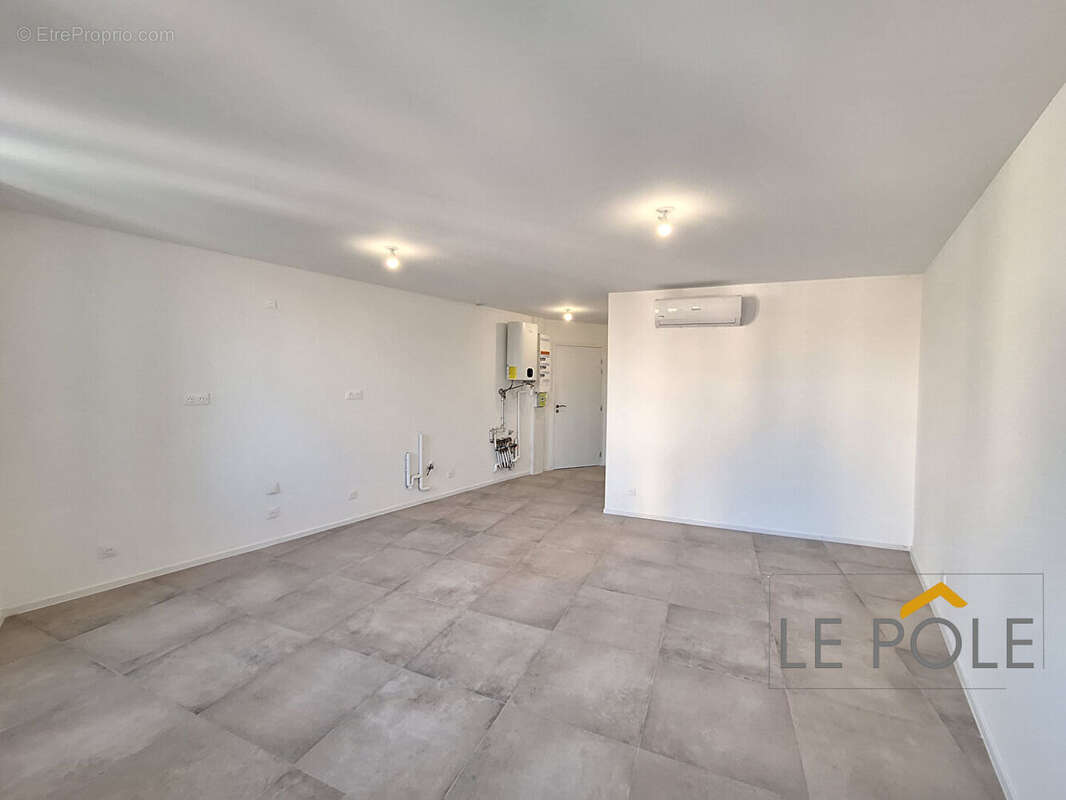 Appartement à SUZE-LA-ROUSSE