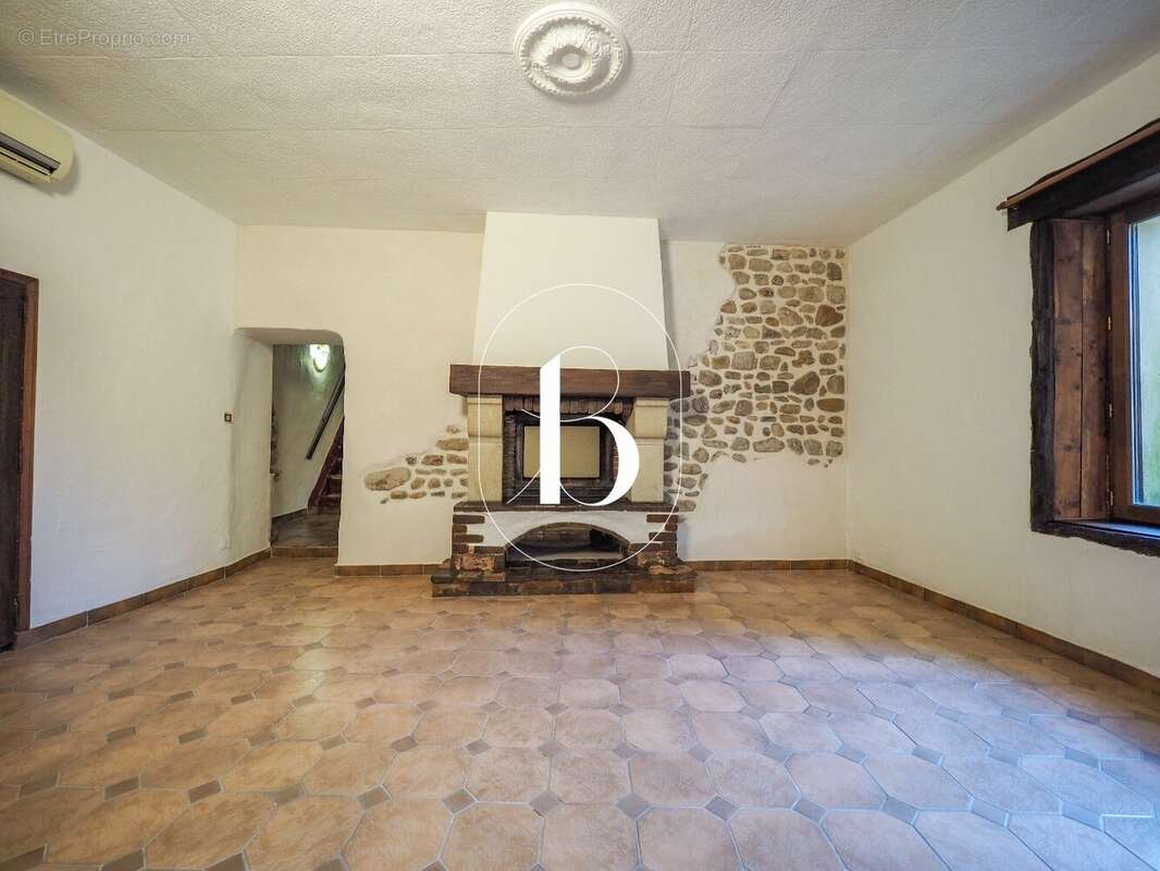 Maison à MOLIERES-SUR-CEZE