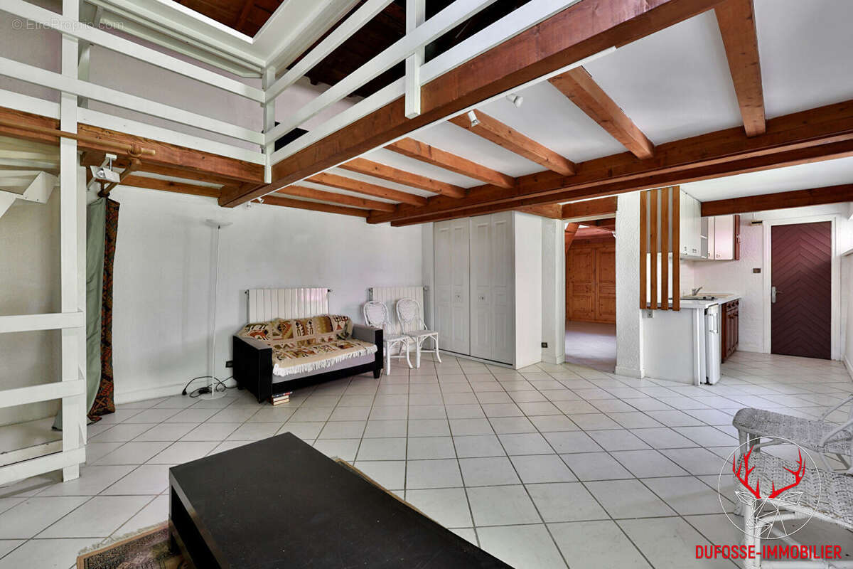 Maison à LA TOUR-DE-SALVAGNY