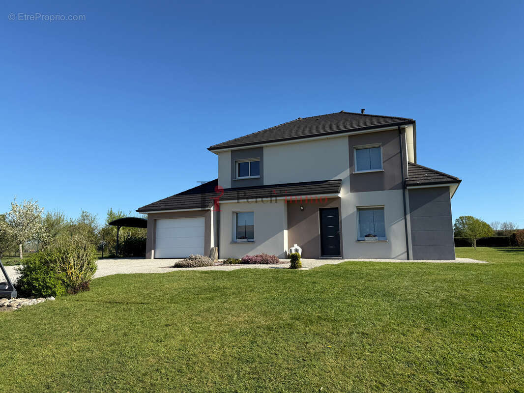 Maison à LE MELE-SUR-SARTHE