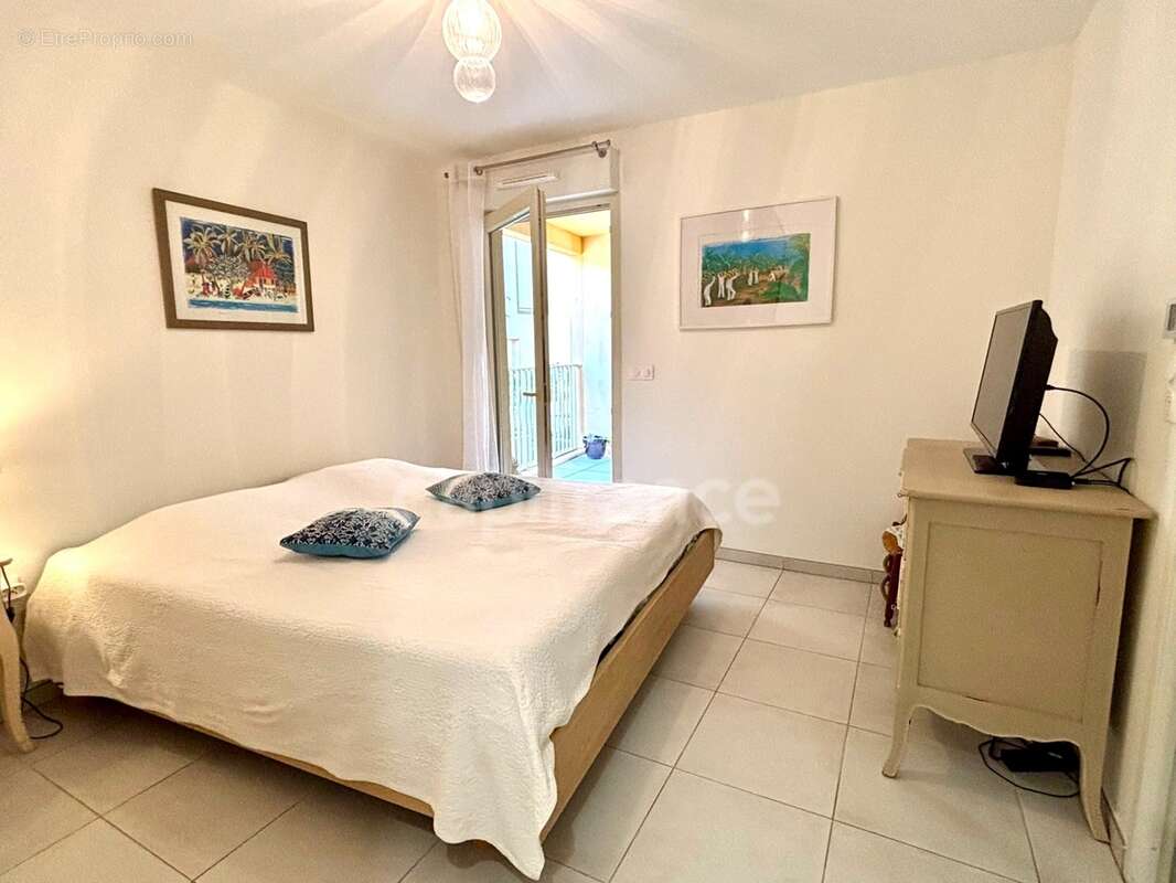 Appartement à vendre 4 pièces HYERES (83) - Plain pied - 2 parkings - 2 terrasses - photo 28