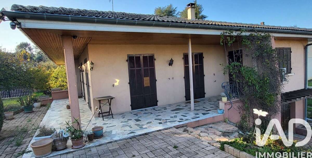 Photo 2 - Maison à SAINT-GENIS-LAVAL