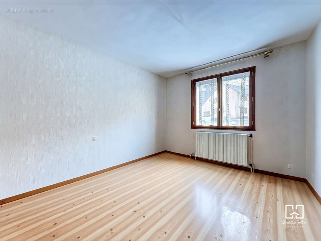 Maison à VILLAR-SAINT-PANCRACE