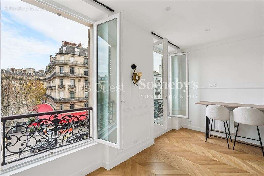 Appartement à PARIS-8E